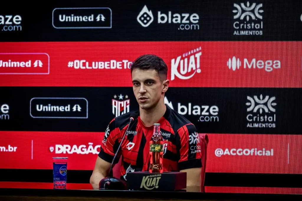 Em busca de vitórias, meia atleticano afirma que time vai encarar jogos como decisões (Foto: Ingryd Oliveira/ACG)