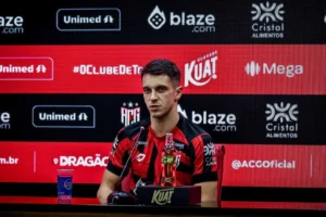 Em busca de vitórias, meia atleticano afirma que time vai encarar jogos como decisões (Foto: Ingryd Oliveira/ACG)