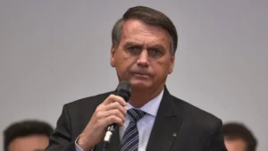 Bolsonaro diz que manifestantes do 8 de janeiro eram "baderneiros"
