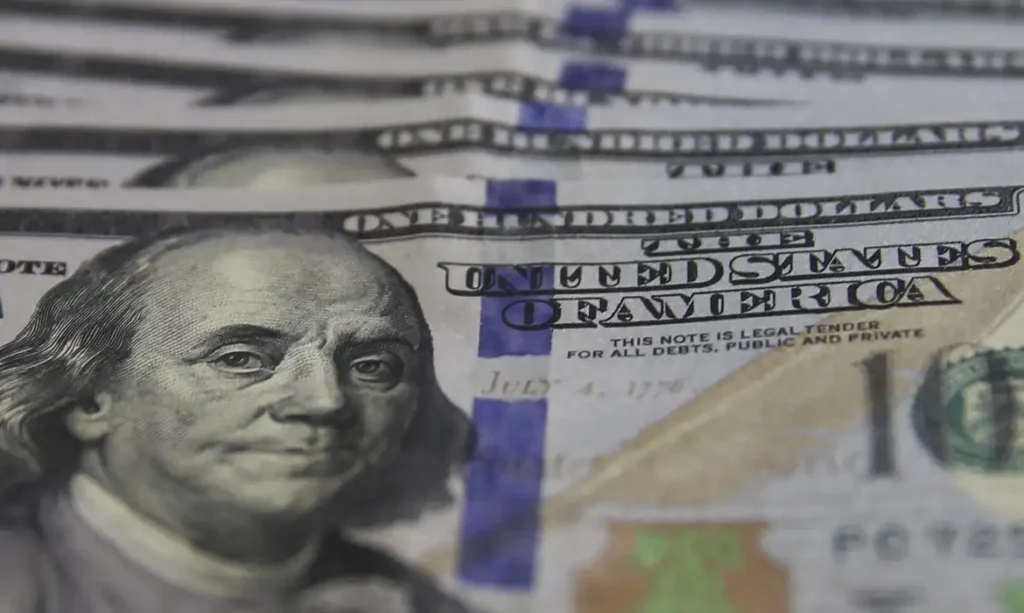 Com o desempenho de hoje, o dólar alcançou seu maior valor desde 13 de outubro do ano anterior. Na semana, a moeda norte-americana registrou um aumento de 0,99% | Foto: Agência Brasil / Valter Campanato