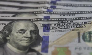 Com o desempenho de hoje, o dólar alcançou seu maior valor desde 13 de outubro do ano anterior. Na semana, a moeda norte-americana registrou um aumento de 0,99% | Foto: Agência Brasil / Valter Campanato