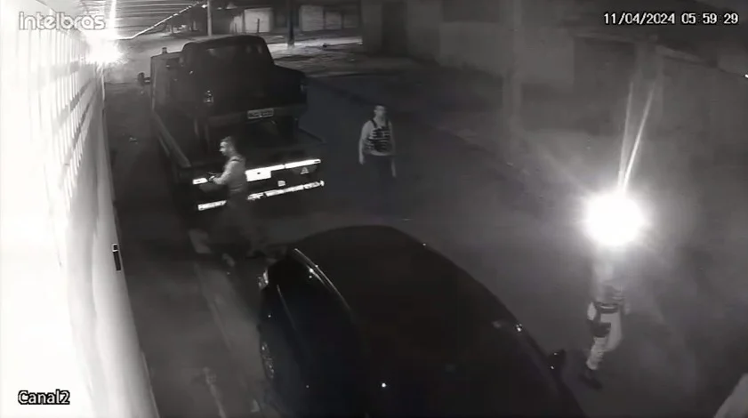 O equívoco ocorreu na Av.Joel Alencastro Veiga, quando agentes da Deic tentavam cumprir mandados de busca e apreensão | Foto: Reprodução