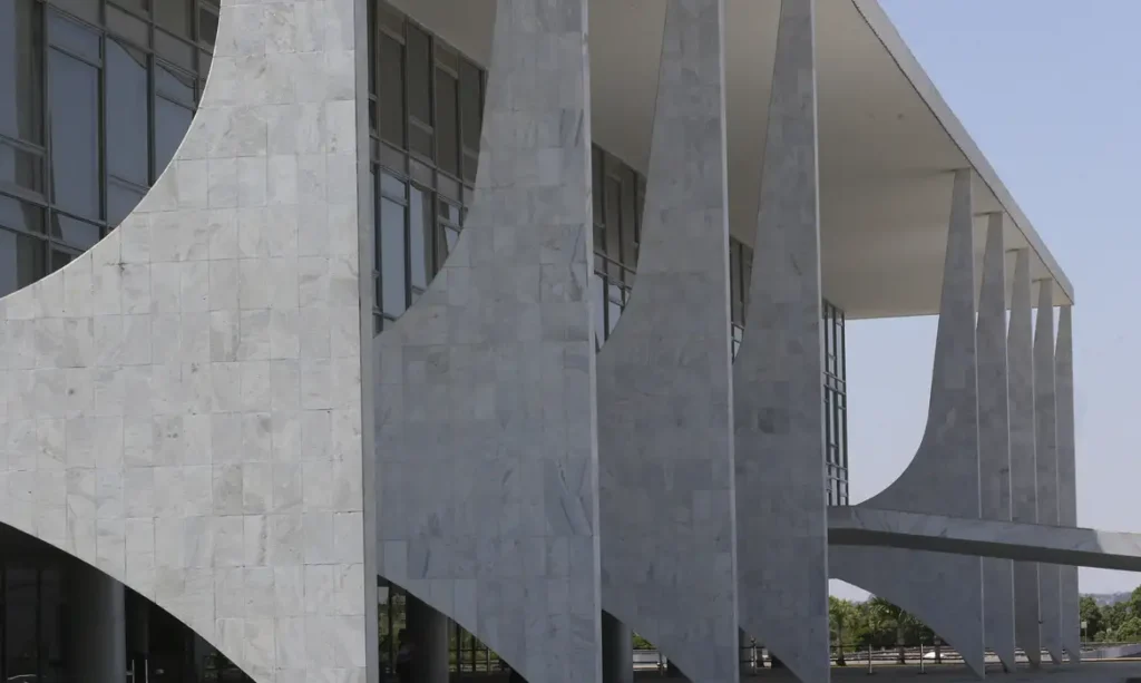 Lula manteve a parte do texto que proíbe a saída para condenados por crimes hediondos e violentos, como estupro, homicídio e tráfico de drogas | Foto: Antonio Cruz/Agência Brasil