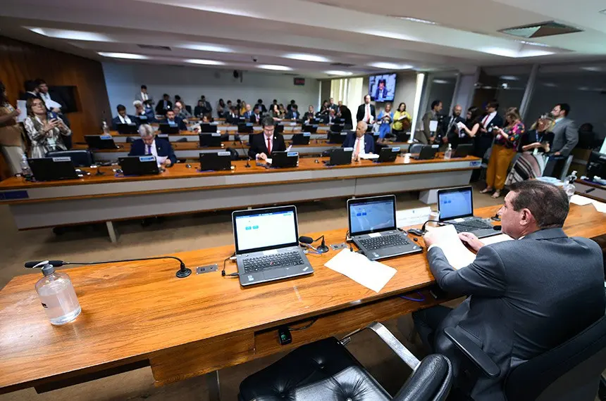 Texto encaminhado pelo governo foi aprovado pela CAE e segue em regime de urgência para o Plenário. | Foto: Senado