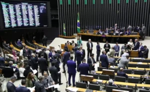 Projeto mantém a gestão do DPVAT com a Caixa Econômica Federal. Texto segue para o Senado. | Foto: Câmara