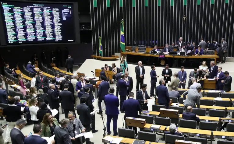 Projeto mantém a gestão do DPVAT com a Caixa Econômica Federal. Texto segue para o Senado. | Foto: Câmara