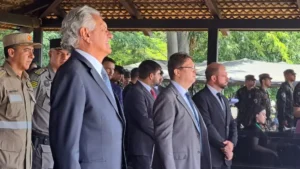 O governador de Goiás, Ronaldo Caiado, prestou homenagem à instituição policial durante o evento | Foto: PCGO