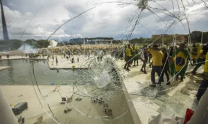 Apesar de condenados a penas superiores a dez anos de prisão, eles recorriam em liberdade das condenações | Foto: Joédson Alves/ABr