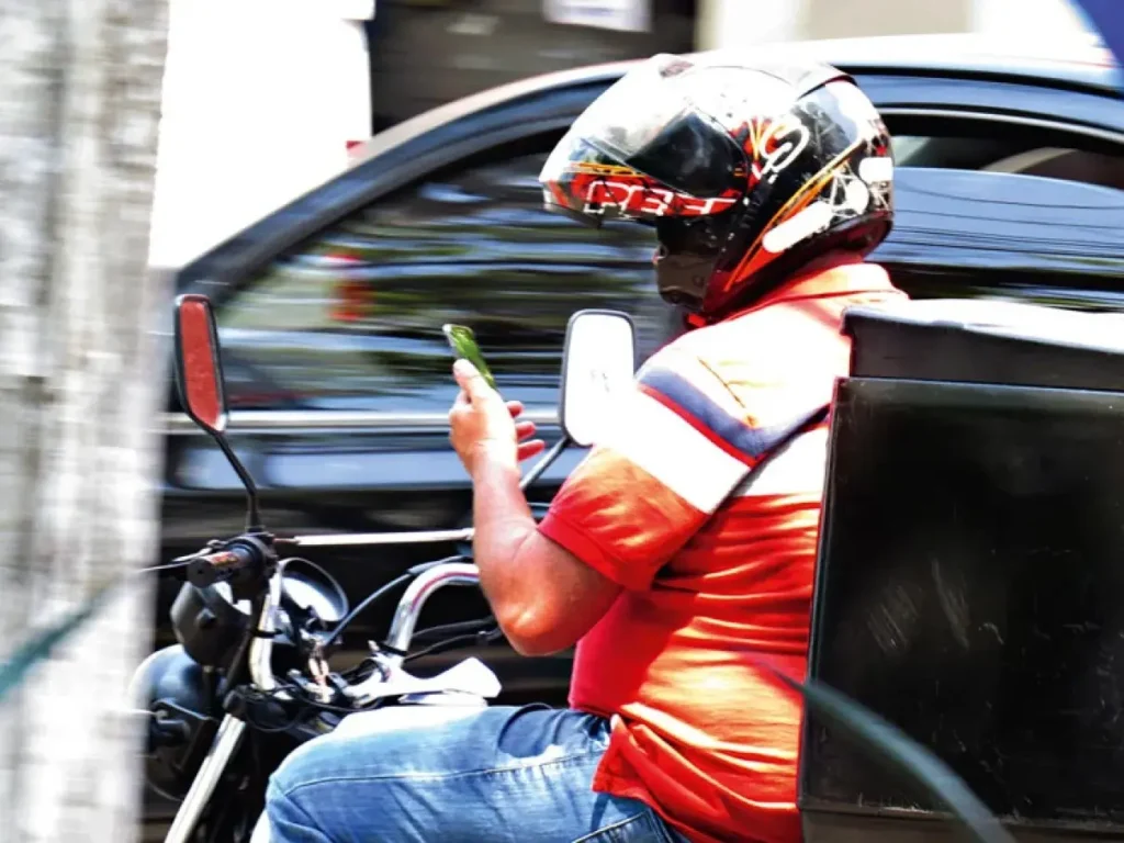 Motociclistas de aplicativo são entre os que mais cometem infrações com celulares | Foto: Divulgação/SMM