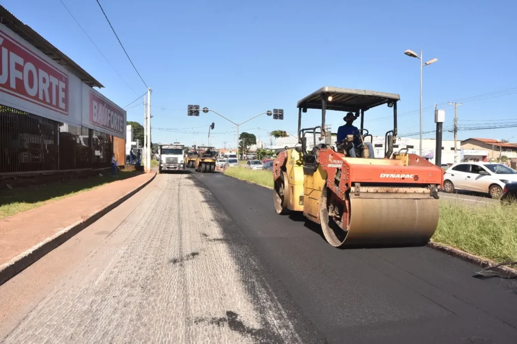Requalificação e pavimentação asfáltica fazem parte dos programas 500 km, 630 km e administração direta do município | Foto: Walter Peixoto/Seinfra