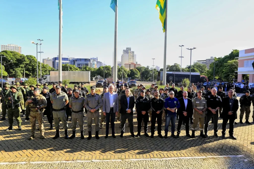 Aos jornalistas, Caiado afirmou possuir boa convivência e bons vínculos com o estado do Rio Grande do Sul e criticou a politização da tragédia | Foto: André Saddi/Divulgação/Secom Goiás