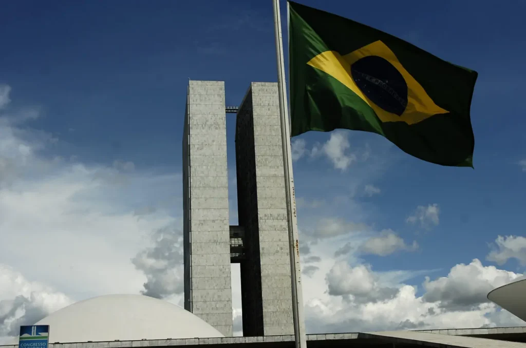 Quarentena para militar se candidatar pode ser votada dia 5 de junho|