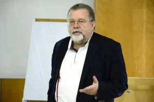 Na avaliação do cientista político, professor aposentado da Universidade de Brasília (UnB) e consultor em estratégias eleitorais Paulo Kramer, essa é a lógica de como as pessoas operam no mundo digital | Foto: Divulgação
