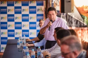 O lançamento de seu nome na disputa foi encabeçado pelo presidente da sigla ao qual é filiado, o senador Vanderlan Cardoso, que também é pré-candidato à prefeitura de Goiânia | Foto: Reprodução