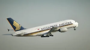 Devido à turbulência severa, o piloto responsável pela aeronave teve que alterar rota e fazer um pouso em Bangkok | Foto: Reprodução