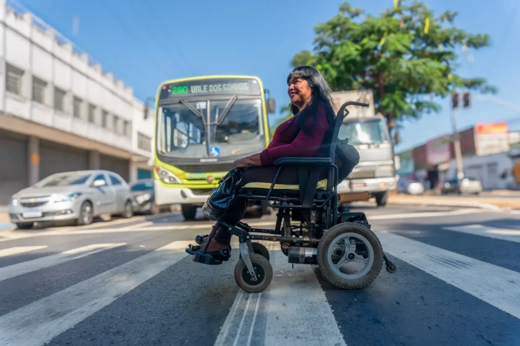 Emilia Costa perdeu o movimento das pernas após se envolver em um grave acidente de trânsito provocado por um motorista embriagado | Foto: Leandro Braz/O Hoje