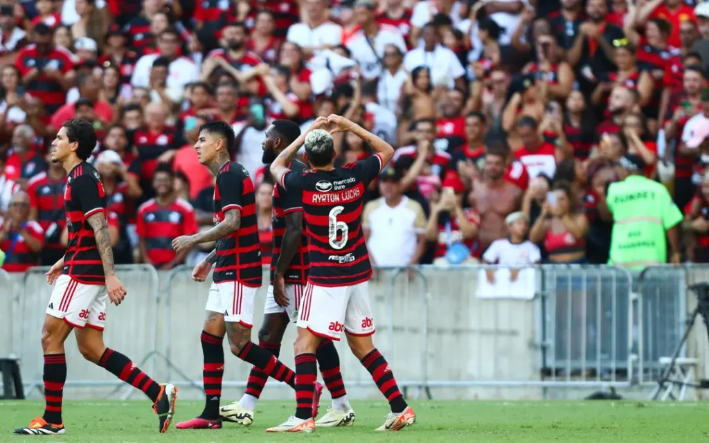 Ayrton Lucas se lesionou na última partida | Foto:
