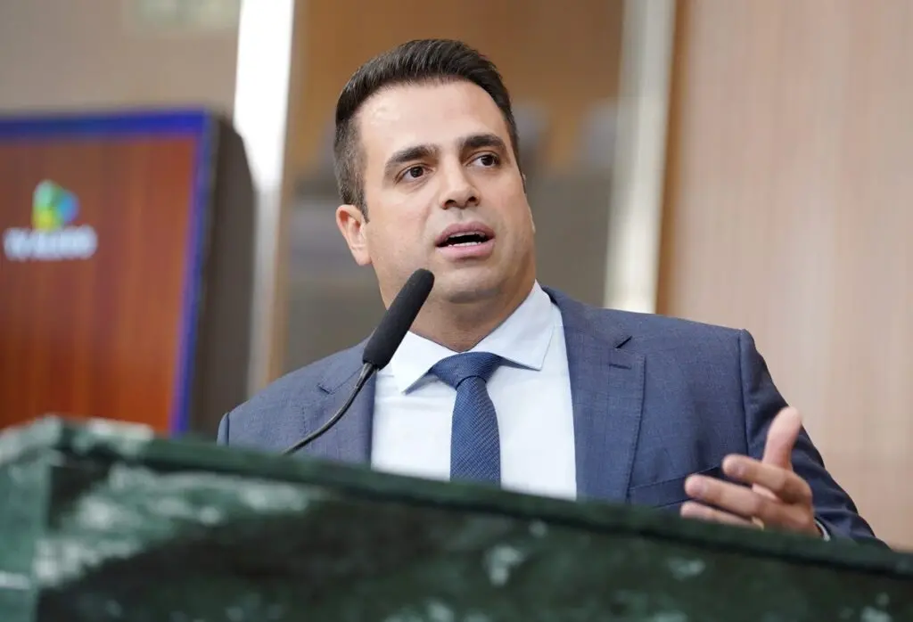 Deputado sugere proibição de condenados por racismo em cargos públicos