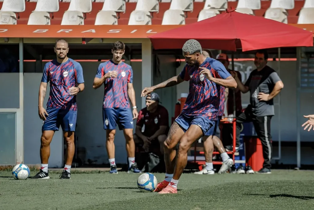 O duelo coloca o sétimo e o oitavo colocados frente a frente (Foto: Beto Corrêa/VNF)