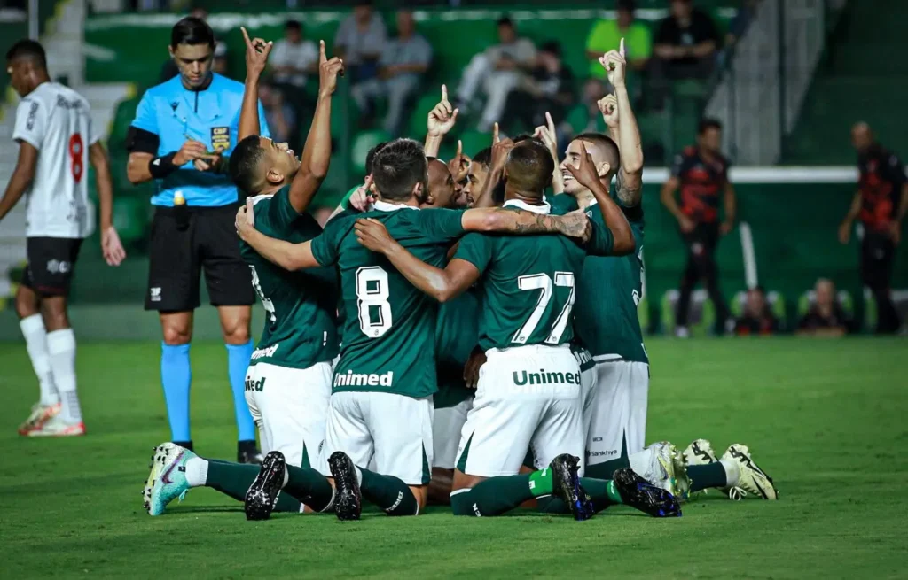 Invicto no Brasileirão, técnico do Goiás afirma que time precisa “se acostumar com o G4” (Foto: Rosiron Rodrigues/GEC)