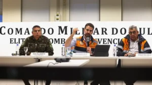 Durante a coletiva, o governador informou que mais de 8.600 pessoas já foram resgatadas em operações aéreas, marítimas e terrestres pelas equipes de salvamento | Foto: Lauro Alves/Secom RS