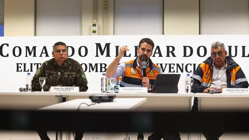 Durante a coletiva, o governador informou que mais de 8.600 pessoas já foram resgatadas em operações aéreas, marítimas e terrestres pelas equipes de salvamento | Foto: Lauro Alves/Secom RS