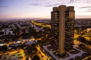 Cinco diretores votaram a favor do corte menor, enquanto os outros quatro defenderam uma redução mais expressiva, de 0,50 ponto percentual | Foto: Rodrigo Oliveira/Caixa Econômica Federal