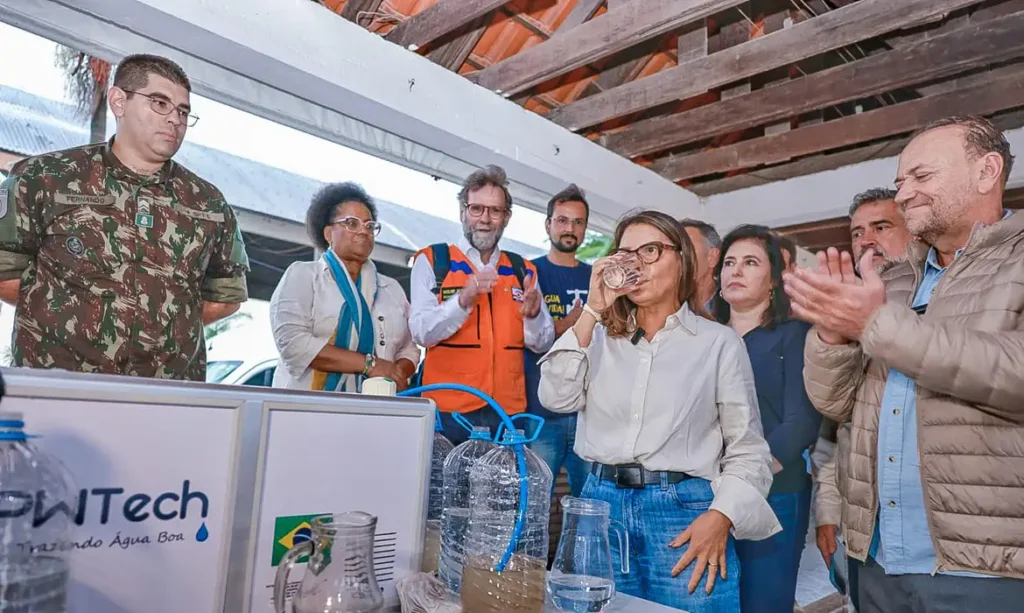 O governo também informou que o avião da FAB com os purificadores levou um novo carregamento de 25 toneladas de produtos doados | Foto: Claudio Kbene/PR