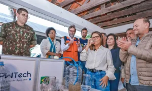 O governo também informou que o avião da FAB com os purificadores levou um novo carregamento de 25 toneladas de produtos doados | Foto: Claudio Kbene/PR
