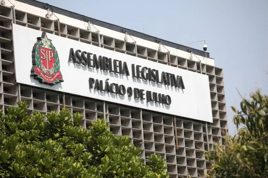 Projeto de Tarcísio de Freitas prevê que PMs da reserva recebam mais do que professores da rede estadual | Foto: Reprodução