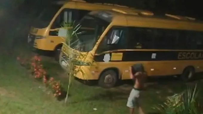 Após a apreensão, os dois adolescentes foram encaminhados para um hospital em Niquelândia para avaliação médica e, posteriormente, conduzidos à delegacia da Polícia Civil | Foto: Reprodução/TV Anhanguera