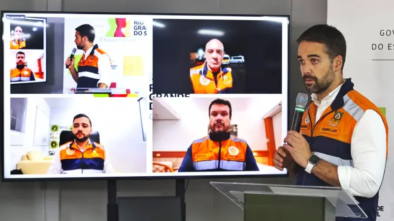 Leite enfatizou a urgência da situação e pediu à população que siga as orientações das autoridades e se proteja | Foto: Lauro Alves/Secom RS