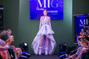 Apesar das críticas levantadas, a organização enfatizou que o objetivo final do evento era ampliar a visibilidade e valorizar os talentos criativos de Goiás, promovendo um diálogo inclusivo sobre questões de identidade e moda. | Foto: Pedro Pinheiro