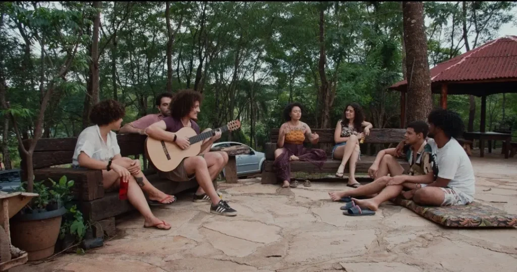 Filme borra os limites entre a ficção e o documentário reunindo depoimentos do próprio elenco sobre suas famílias