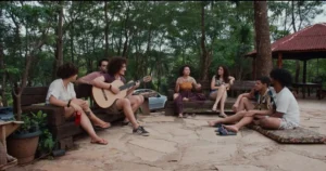 Filme borra os limites entre a ficção e o documentário reunindo depoimentos do próprio elenco sobre suas famílias
