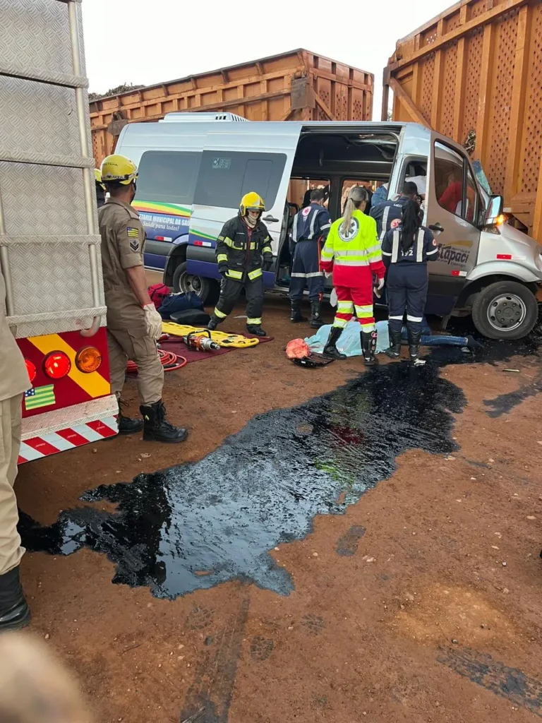 O acidente, que resultou em quatro mortes confirmadas, ocorreu pela manhã desta quinta, o caso está sendo investigado pela Polícia Rodoviária Federal | Foto: CMBGO