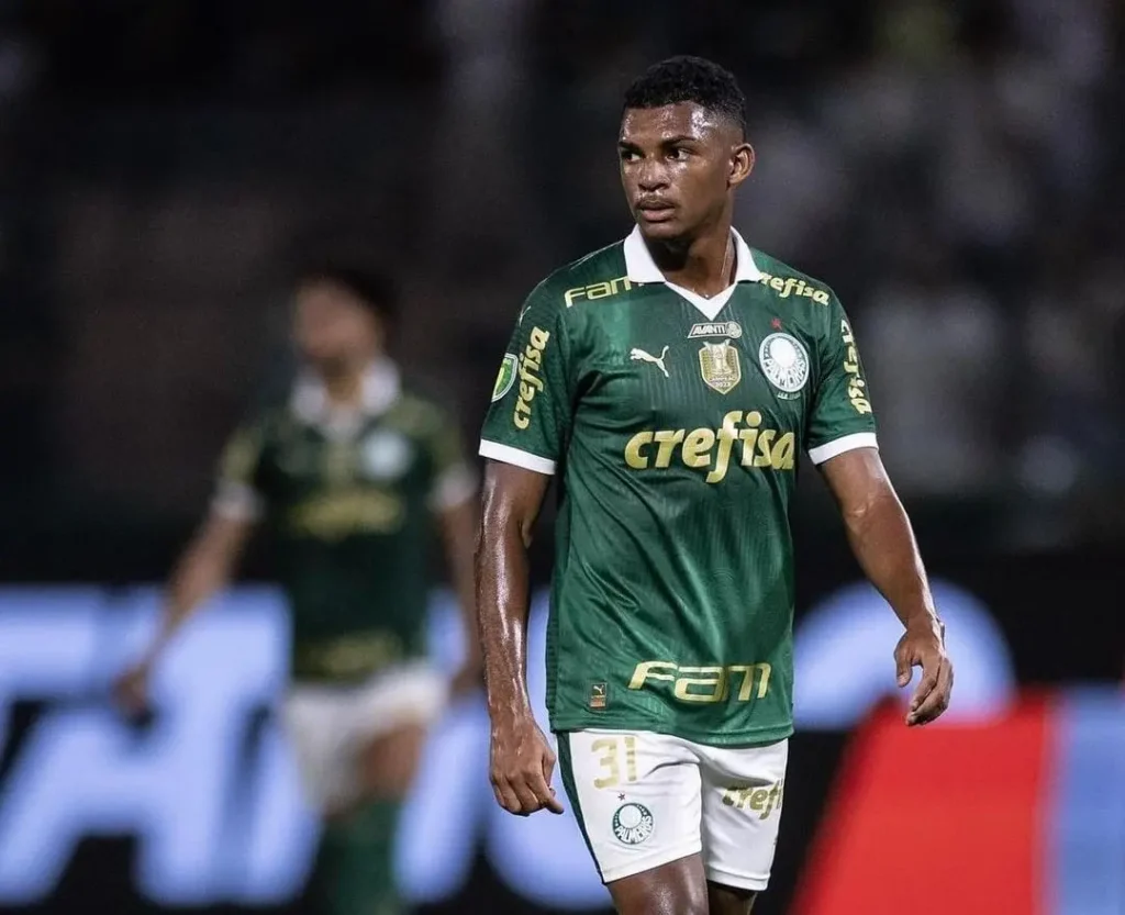 Luis Guilherme do Palmeiras segue na mira de clube inglês