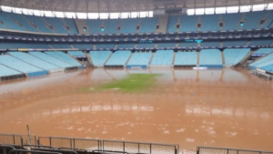 Quinze dos 20 times buscaram saída para caos em meio ao campeonato brasileiro. Beira-Rio debaixo de água. (Foto: Reprodução)