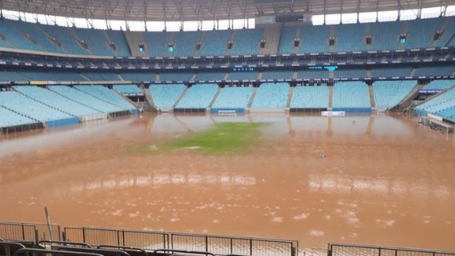 Quinze dos 20 times buscaram saída para caos em meio ao campeonato brasileiro. Beira-Rio debaixo de água. (Foto: Reprodução)