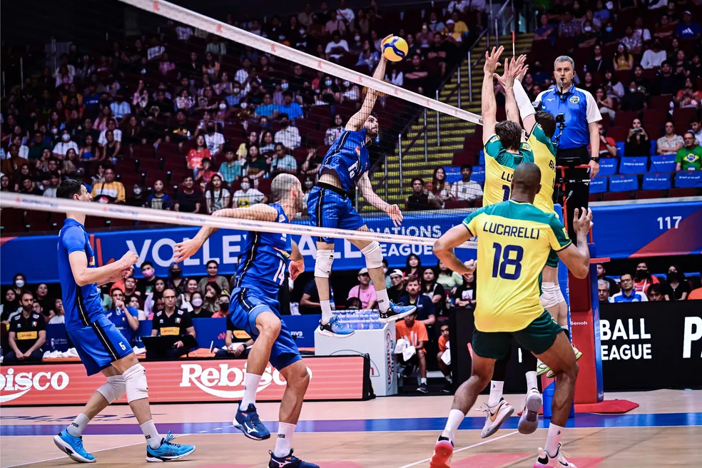 Brasil perde para Itália em casa com polêmica na arbitragem