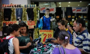 Os shoppings e galerias que abrigam mais de 15 mil lojas estarão de portas abertas das 8h às 18h nestas datas festivas | Foto: Arquivo/ Agência Brasil