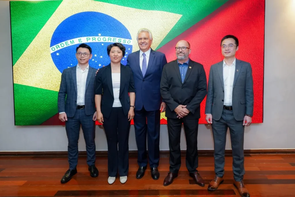 A comitiva chinesa chegou em Goiás na última segunda-feira (6). Na programação de três dias no estado, foram realizadas visitas às empresas do setor agrícola | Foto: Júnior Guimarães / Rômulo Carvalho / Secom