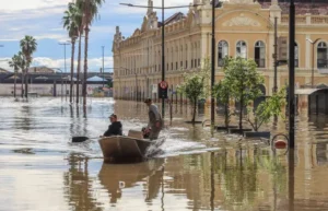 As comportas haviam sido fechadas em 2 de maio para conter o avanço das águas do Lago Guaíba, que já inundavam a capital gaúcha | Foto: Rafa Neddermeyer/Agência Brasil