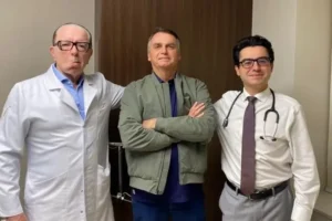 Bolsonaro deixa hospital em São Paulo e segue para Brasília