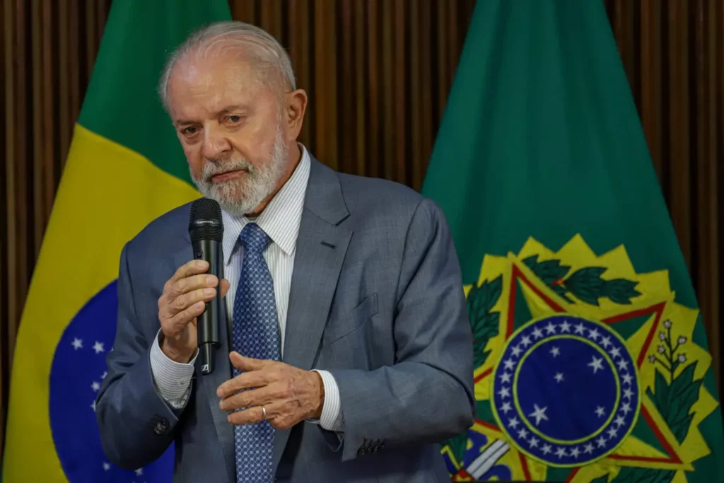 Brasília (DF) 13/05/2024 - O presidente Luiz Inácio Lula da Silva participa de uma reunião ministerial para apresentar novas medidas de auxílio para ao estado do Rio Grande do Sul que sofre com as enchentes.
Foto: Joédson Alves/Agência Brasil