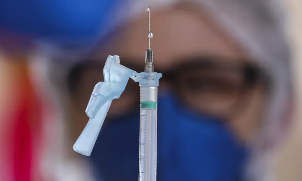 Vacina experimental de HIV avança em fase inicial de testes. Reprodução/Fabio Rodrigues Pozzebom/Agência Brasil
