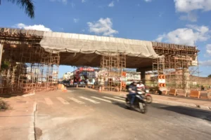 O veto dos trechos ocorrerá para que as equipes da Seinfra fação a concretagem do guarda-rodas sobre o elevado | Foto: Divulgação