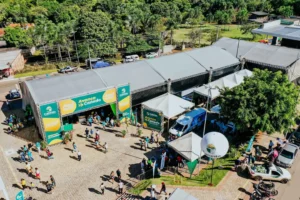 Dentre os serviços oferecidos, destacam-se mais de 1.000 vagas de emprego,