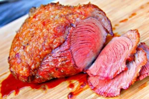 Descubra de uma vez por todas o que é o "sangue" que sai da carne malpassada | Foto: Mega Curioso