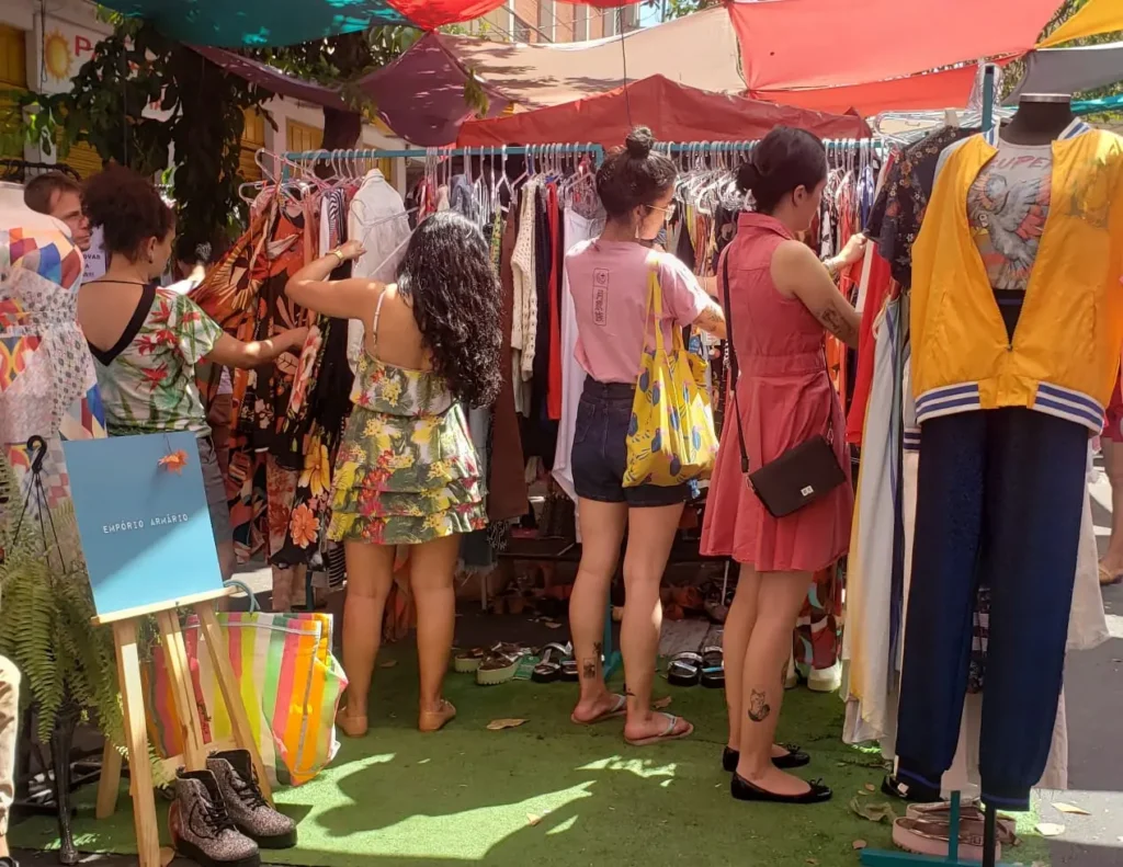 Mais de 70 brechós se uniram para levar moda sustentável para todos os gostos e bolsos | Foto: Divulgação